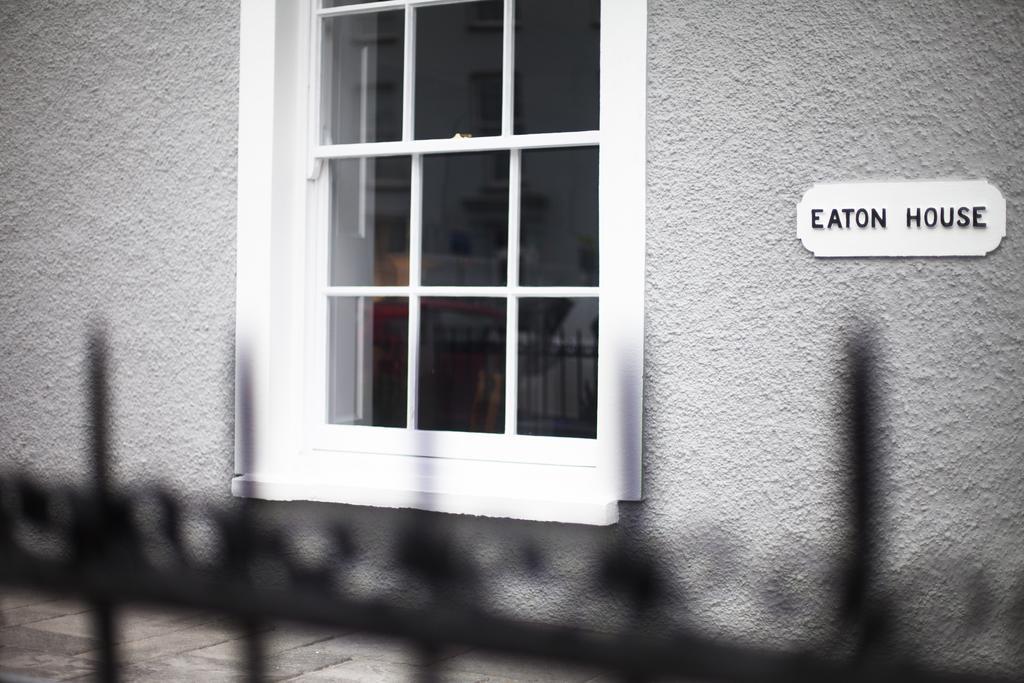 Eaton House Hotel Pembroke Buitenkant foto