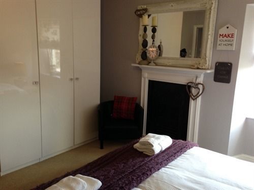 Eaton House Hotel Pembroke Buitenkant foto