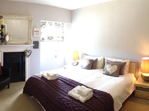 Eaton House Hotel Pembroke Buitenkant foto