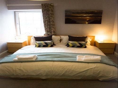 Eaton House Hotel Pembroke Buitenkant foto